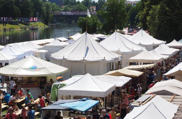 Czy można wynająć namiot w Warszawie?