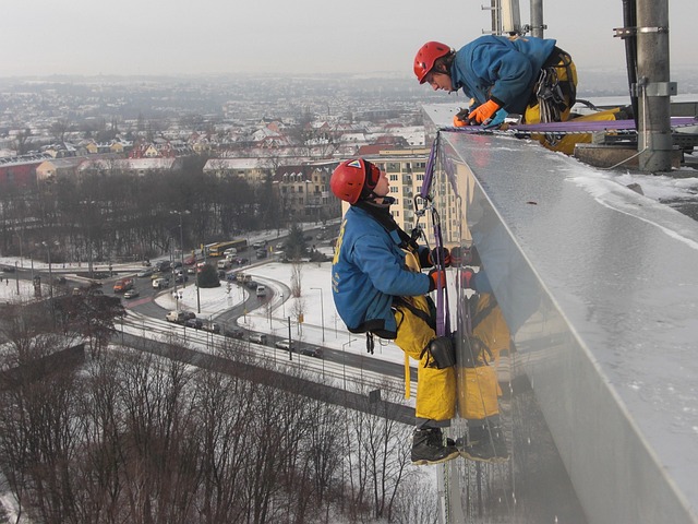 Mycie okien na wysokości Warszawa – to specjalizacja firmy