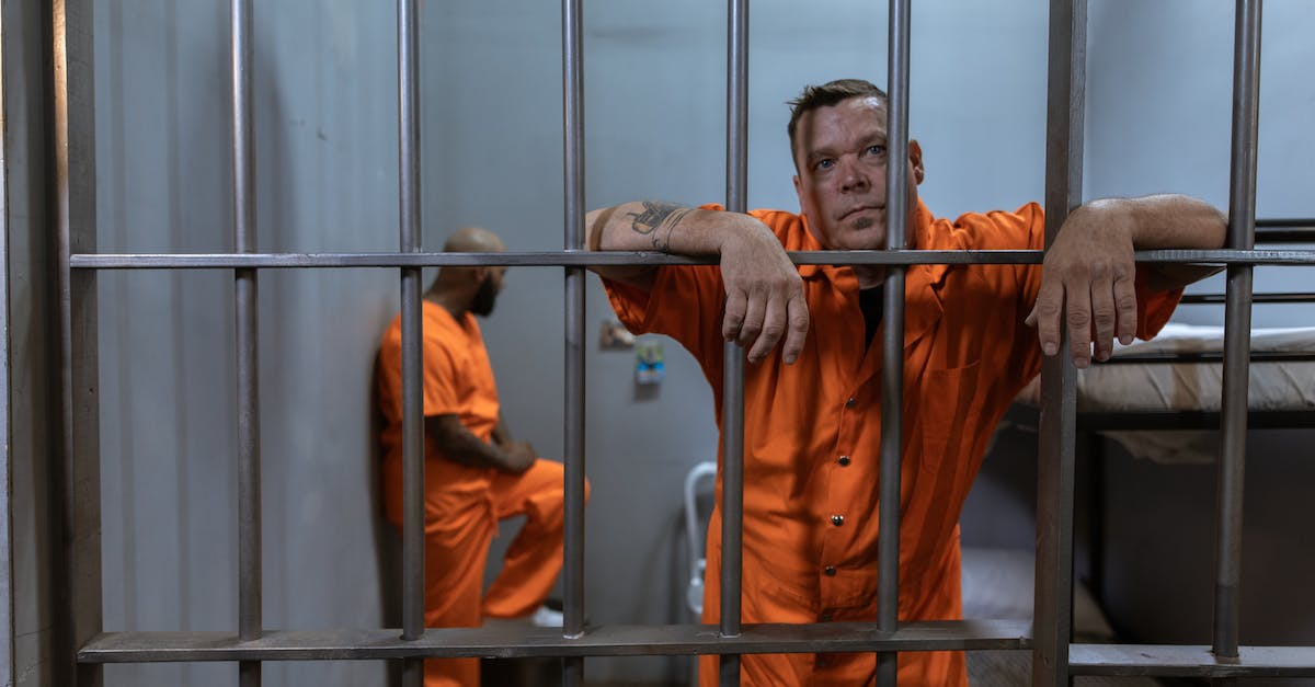 Top 25 najlepszych seriali kryminalnych i thrillerów które musisz zobaczyć na HBO Max