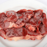 Jak przygotować pyszne dania z mrożonego mięsa? Praktyczne wskazówki i triki